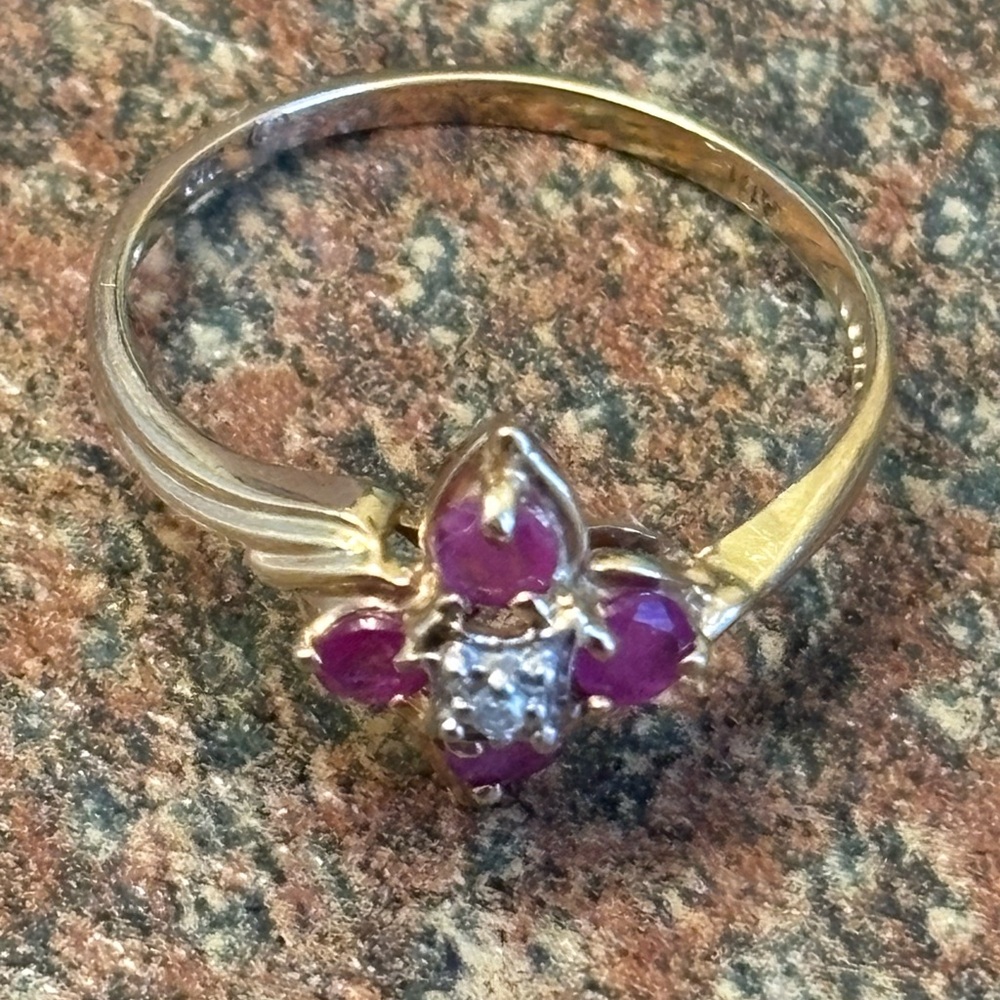Elegant Gold and Pink Gemstone Ring